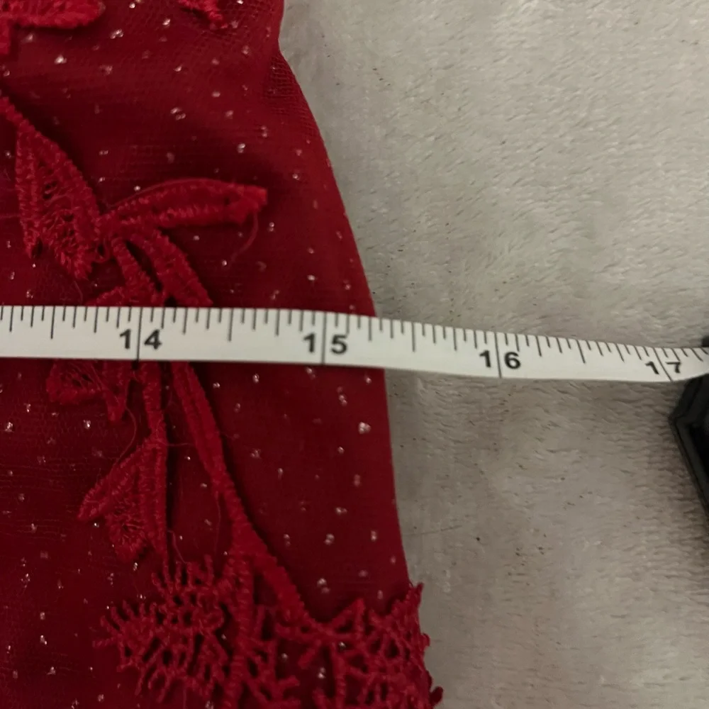 Pomuyoo Elegant Red Lace Mermaid Silhouette Evening Gown - Picture 9 of 10